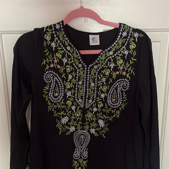 Black crepe Kurta - Picture 2 of 2